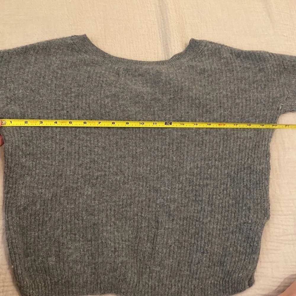 Christopher Fisher gray cashmere sweater top. Size Xs